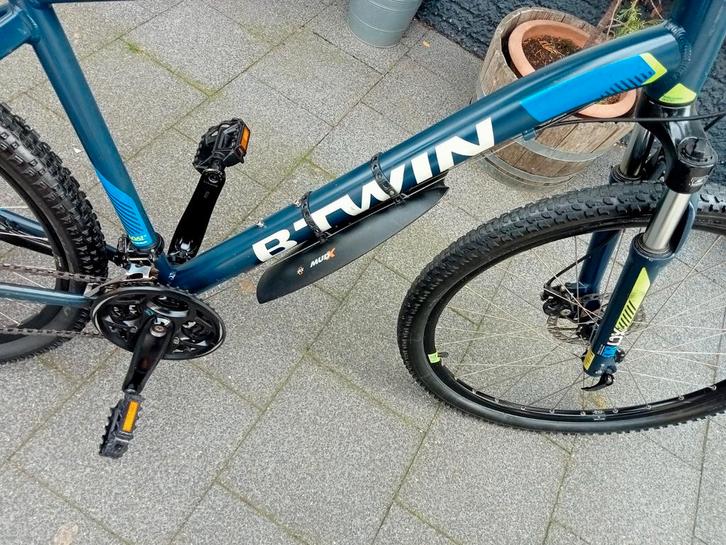 Mooie blauwe B Twin Rockrider 520 Mountainbike. 24 Versn., Fietsen en Brommers, Fietsen | Mountainbikes en ATB, Zo goed als nieuw