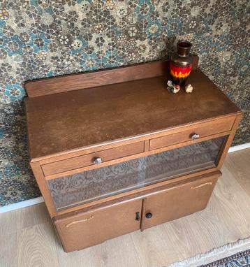 Vintage dressoir beschikbaar voor biedingen