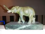 Olifant Olifant marmer voetstuk slurf omhoog, Ophalen of Verzenden