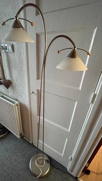 Mooie staande schemerlamp, compleet met led lampjes 