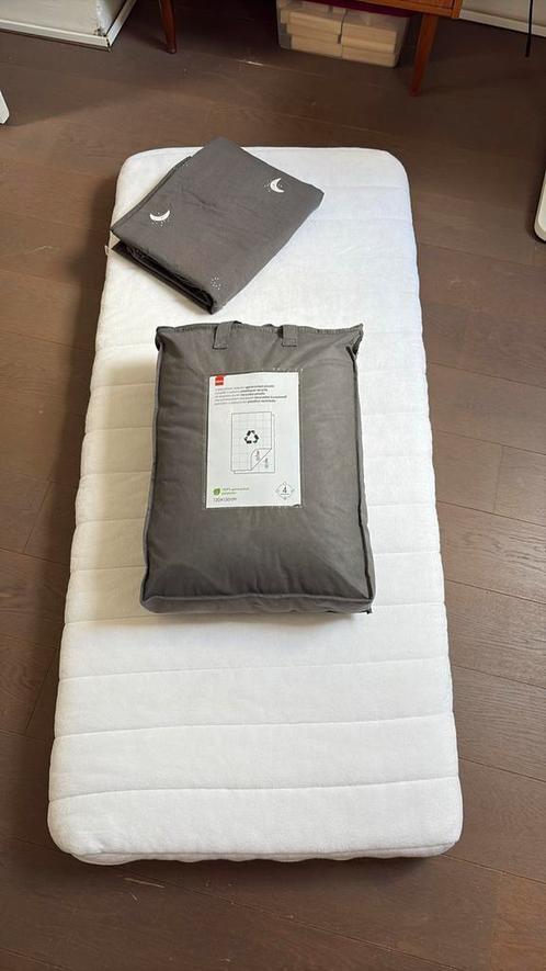 Matras + dekbed + overtrek, Kinderen en Baby's, Kinderkamer | Beddengoed, Zo goed als nieuw, Dekbedovertrek, Wit, Jongetje of Meisje