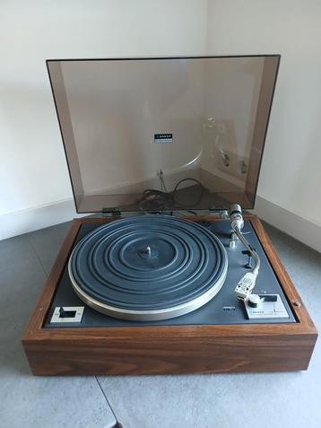 Mooie Sanyo TP 92S  met originele stofkap  beschikbaar voor biedingen