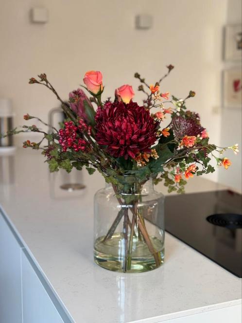 Boeket zijden bloemen in hars (= kunstwater) in vaas, Huis en Inrichting, Woonaccessoires | Kunstplanten en Kunstbloemen, Zo goed als nieuw