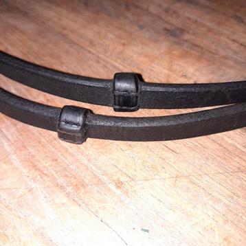 Springteugels met leren passanten beschikbaar voor biedingen