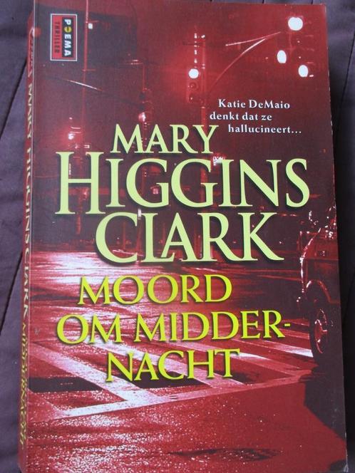 Mary Higgins Clark "Moord om middernacht"., Boeken, Thrillers, Zo goed als nieuw, Amerika, Ophalen of Verzenden
