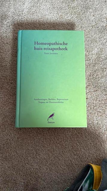 Homeopatische huis- reisapotheek beschikbaar voor biedingen