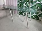Bureau met glazenblad, Ophalen, Bureau