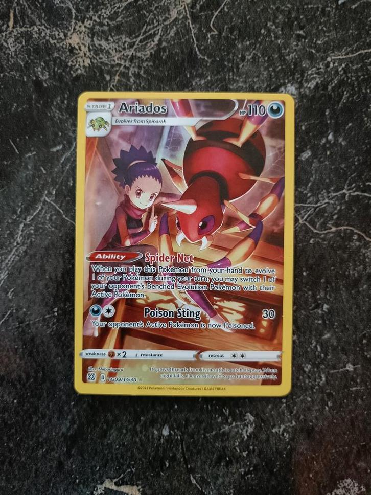 Ariados #TG09 - Brilliant Stars, Hobby en Vrije tijd, Verzamelkaartspellen | Pokémon, Zo goed als nieuw, Ophalen of Verzenden