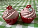 2 in 1 koop kerstornamenten cupcakes aardewerk roze rood, Diversen, Kerst, Ophalen of Verzenden, Zo goed als nieuw