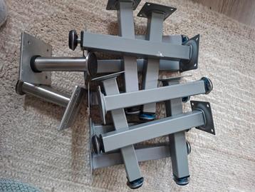 Losse pootjes 25mmx20cm beschikbaar voor biedingen