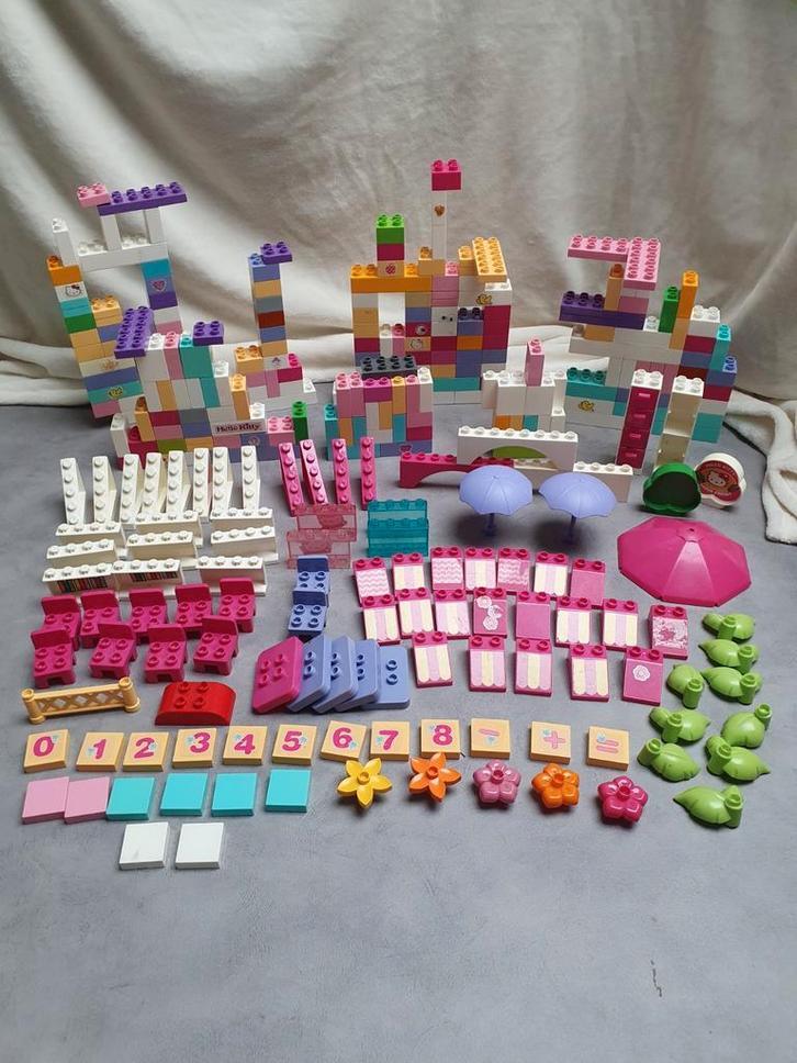 Hello Kitty Duplo, een hele verzameling blokjes, mét kasteel, Kinderen en Baby's, Speelgoed | Duplo en Lego, Gebruikt, Duplo, Losse stenen
