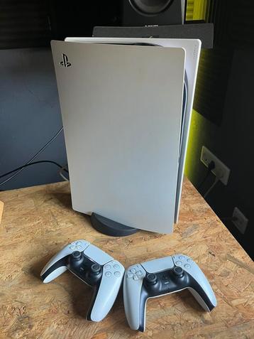 Playstation 5 + 2 dual sense controllers + 60 games beschikbaar voor biedingen