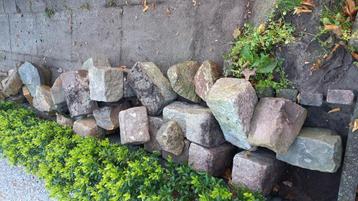 Sier en stapel keien beschikbaar voor biedingen