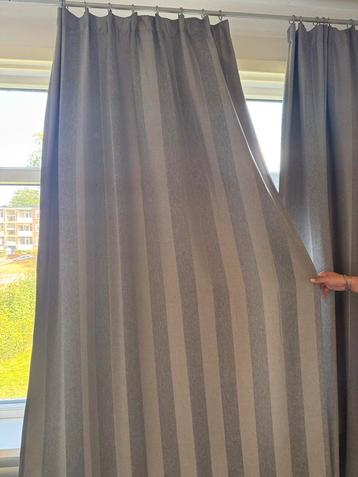 Gordijnen met roede beschikbaar voor biedingen