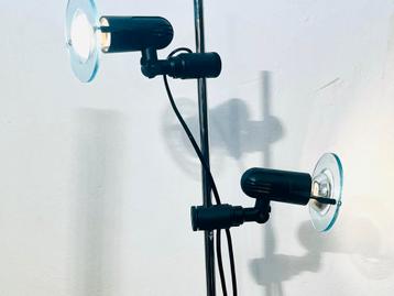 Moderne Staande Lamp met Glazen Details beschikbaar voor biedingen