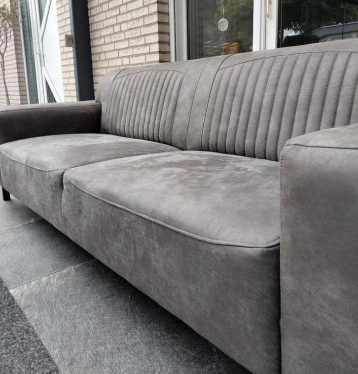 3 zits bank merk: Bellago,
Bekleding: microleder, Huis en Inrichting, Banken | Bankstellen, Zo goed als nieuw, Driepersoons, 200 tot 250 cm