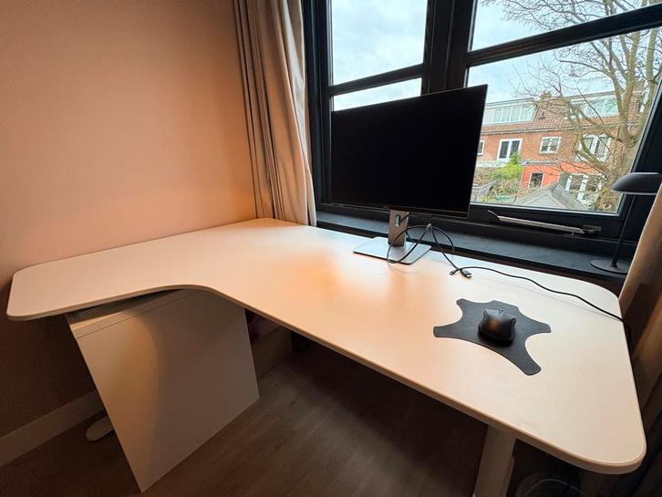 IKEA BEKANT Hoekbureau - Wit, Huis en Inrichting, Bureaus, Zo goed als nieuw, Bureau, In hoogte verstelbaar, Ophalen