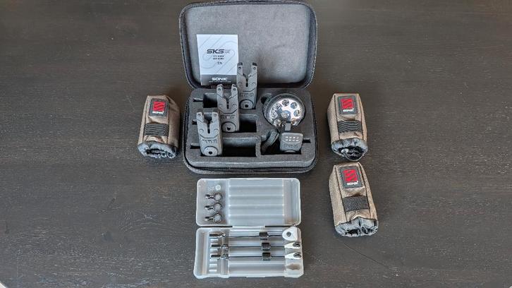Sonik SKS2 Beetmelder 3+1set + Bivvy Lamp +Fox Mini Swingers, Watersport en Boten, Hengelsport | Karpervissen, Zo goed als nieuw