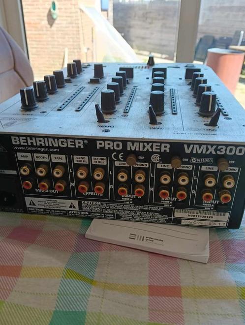 behringer vmx 300 voor onderdelen of voor handig iemand, Muziek en Instrumenten, Mengpanelen, Gebruikt, Minder dan 5 kanalen, Ophalen of Verzenden