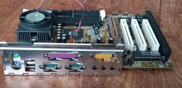 Slot 370 vintage moederbord met processor en geheugen i/0 beschikbaar voor biedingen