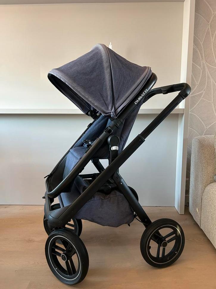 Dubatti One Kinderwagen Marineblauw - Zwart Frame + leer, Kinderen en Baby's, Kinderwagens en Combinaties, Gebruikt, Kinderwagen