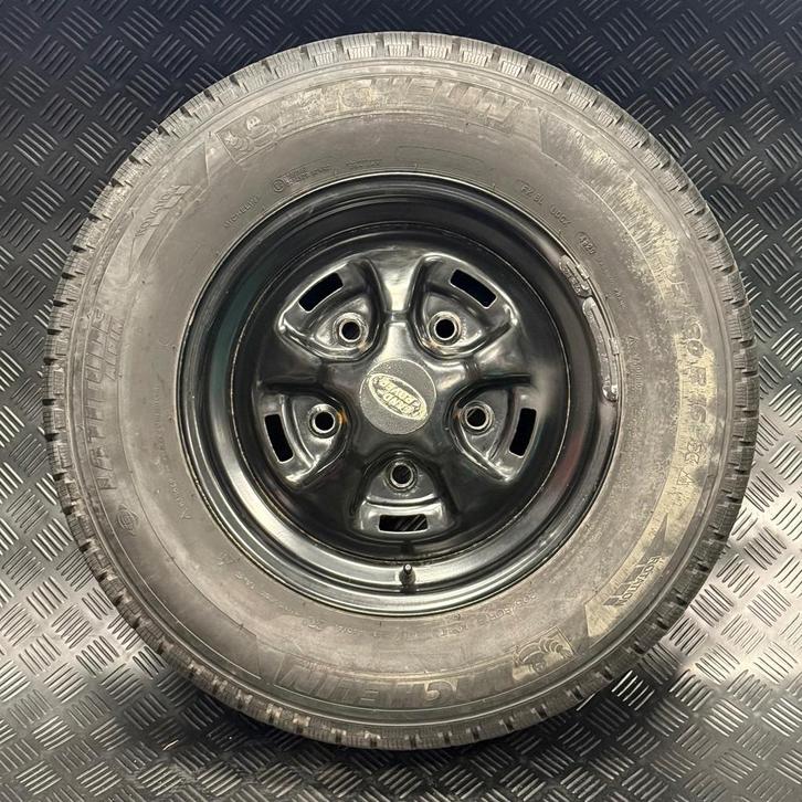 Land Rover stalen velgenset + Michelin Latitude Cross, Auto-onderdelen, Banden en Velgen, Velg(en), Zomerbanden, 17 inch, Personenwagen