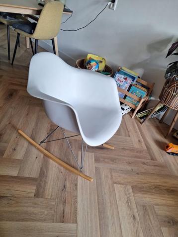 Eames Schommelstoel Replica - Wit beschikbaar voor biedingen