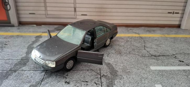 1.43 opel omega, Hobby en Vrije tijd, Modelauto's | 1:43, Zo goed als nieuw, Auto, Gama, Ophalen of Verzenden