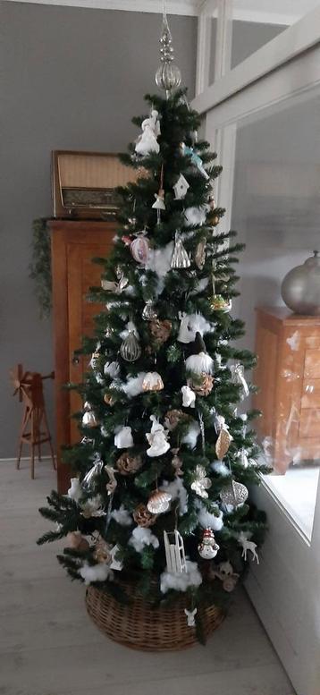 Black box kunstkerstboom 210cm beschikbaar voor biedingen