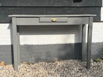 Gratis: grenen sidetable beschikbaar voor biedingen