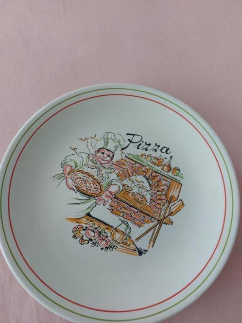 Pizza borden 2x vintage (Italiaans), Huis en Inrichting, Keuken | Servies, Gebruikt, Bord(en), Overige stijlen, Aardewerk, Ophalen of Verzenden