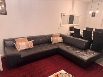 Donkerbruine leren banken Modern design, comfortabel en ruim beschikbaar voor biedingen