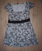 Zwart Witte Tuniek Amisu (L), Maat 38/40 (M), Zwart, Ophalen of Verzenden, Gedragen