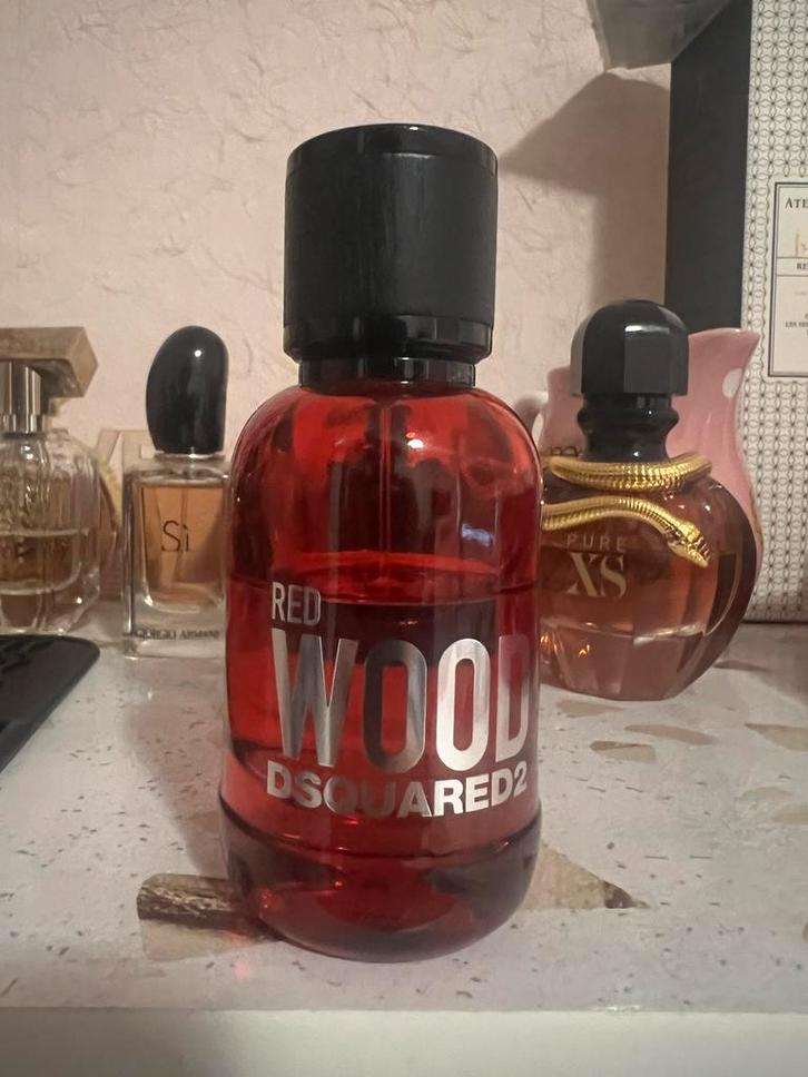 Dsquared2 Red Wood - Damesgeur, Sieraden, Tassen en Uiterlijk, Uiterlijk | Parfum, Zo goed als nieuw, Ophalen of Verzenden