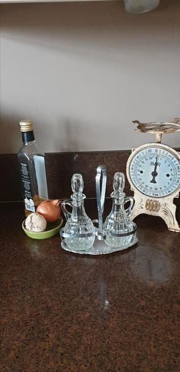 Brocante olie- en azijnstel uit Frankrijk  beschikbaar voor biedingen