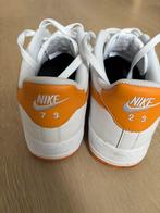 Nike Air Force 1 - Oranje/Wit - Maat 42.5, Kleding | Heren, Schoenen, Ophalen of Verzenden, Zo goed als nieuw, Wit, Sneakers of Gympen