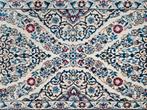 Handgeknoopt Perzisch tapijt loper Naïn Iran crème 60x193cm, Huis en Inrichting, Stoffering | Tapijten en Kleden, Gebruikt, Perzisch Naïn Iran
