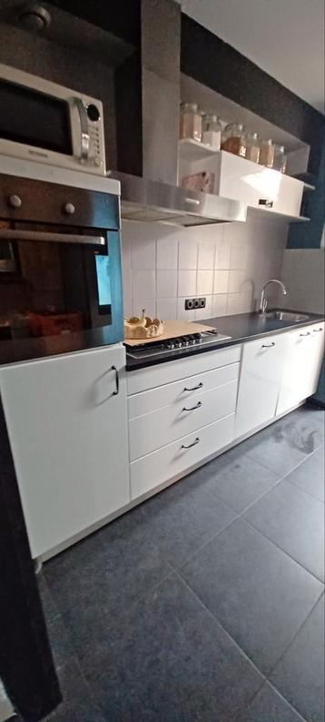 Complete keuken wit beschikbaar voor biedingen