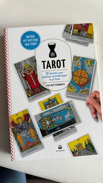 Tarot boek beschikbaar voor biedingen