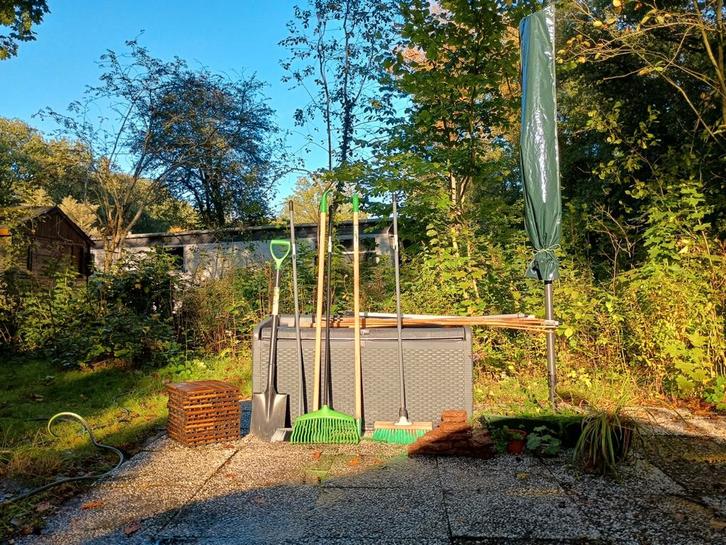 Tuinspullen: o.a Keter box, grasmaaier, grastrimmer, parasol, Tuin en Terras, Grasmaaiers, Zo goed als nieuw, Ophalen