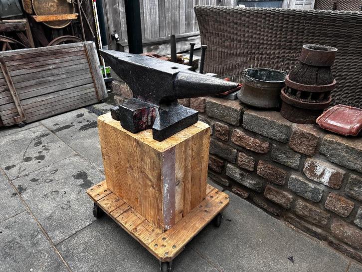 Aambeeld 250 kg., Doe-het-zelf en Verbouw, Gereedschap | Handgereedschap, Gebruikt, Ophalen