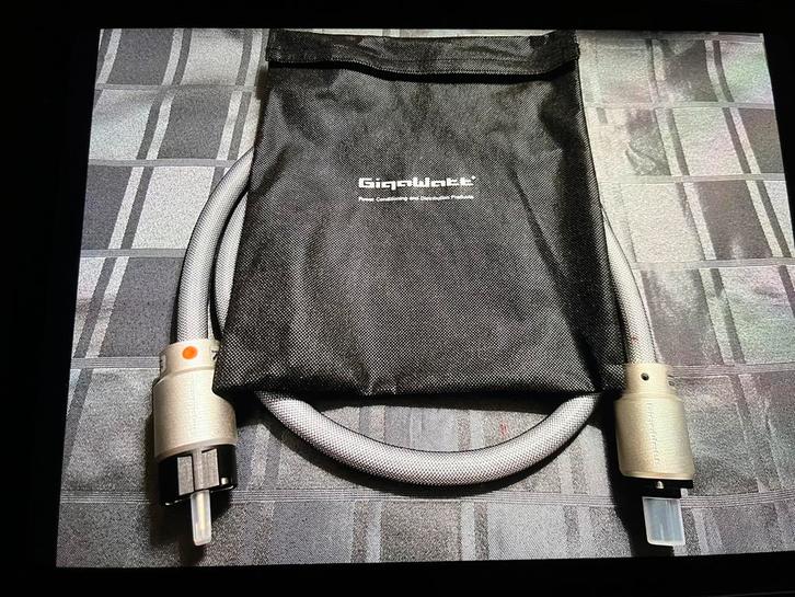 Gigawatt LC3 Evo powercable 1,5 meter, Audio, Tv en Foto, Audiokabels en Televisiekabels, Zo goed als nieuw, Overige kabels, Minder dan 2 meter