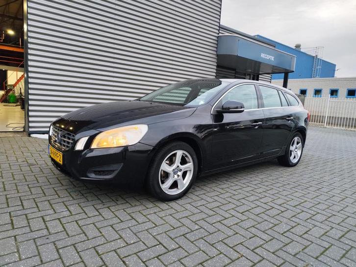 Volvo V60 1.6 T4 Momentum|automaat|, Auto's, Volvo, Particulier, Te koop, V60, ABS, Airbags, Airconditioning, Boordcomputer, Centrale vergrendeling