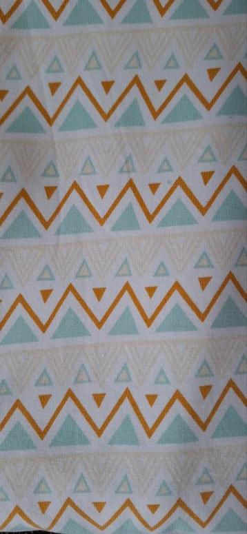 Tricot lap stof, geometrisch motief 175x115 cm beschikbaar voor biedingen