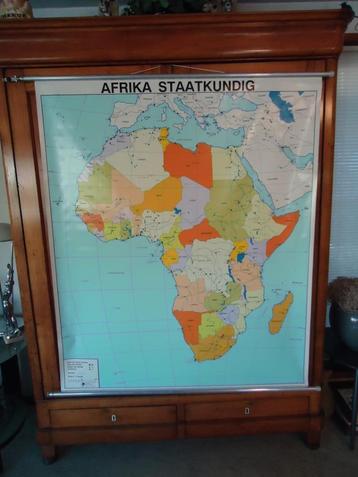 Zeer fraaie grote Schoolkaart Afrika