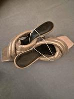 Zilverkleurige sandalen/slippers, Ophalen of Verzenden, Zo goed als nieuw, Overige kleuren, Sandalen of Muiltjes