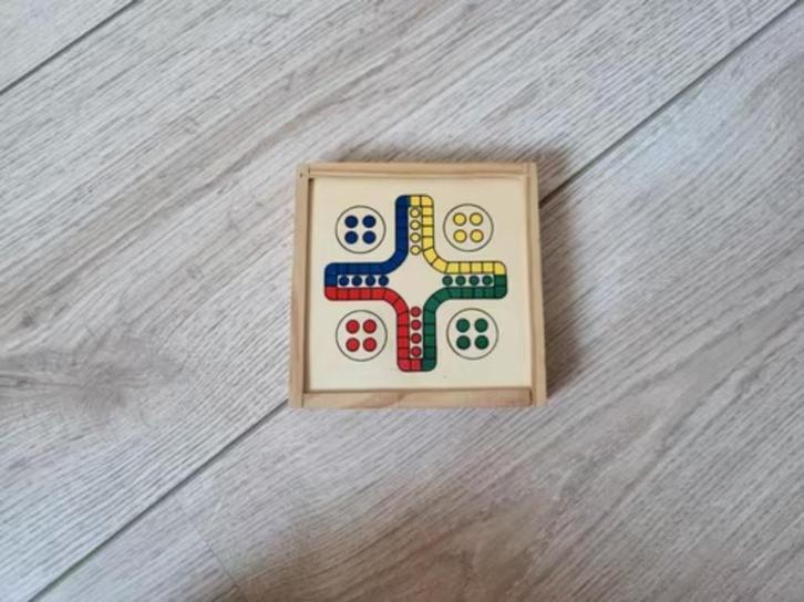 Mens-Erger-Je-Niet – Houten uitvoering, Hobby en Vrije tijd, Gezelschapsspellen | Bordspellen, Zo goed als nieuw, Drie of vier spelers