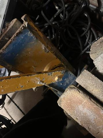 Baksteen snijer beschikbaar voor biedingen