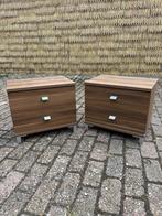Set van 2 nachtkastjes – walnootkleur – 2 lades, Ophalen, Gebruikt, 45 tot 65 cm, Minder dan 55 cm