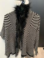 Zwart-wit poncho met bontkraag, Ophalen of Verzenden, Gedragen, Maat 38/40 (M), Zwart